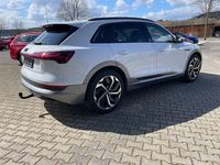 Gebraucht Audi e-tron Advanced 230 kW (313 PS) 2022 Gletscherweiß metallic SUV