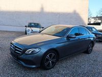Gebraucht Mercedes E220 194 PS (142 kW) 2020 Selenitgrau  metalliclack (metallic) Limousine