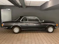 Gebraucht Mercedes 230 109 PS (80 kW) 1978 Schwarz Coupé