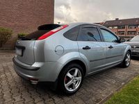 Gebraucht Ford Focus Trend 116 PS (85 kW) 2005 Silber Limousine