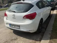 Gebraucht Opel Astra Selection 110 PS (80 kW) 2014 Weiß Limousine