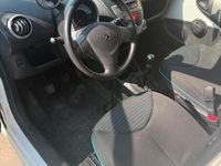 Gebraucht Peugeot 107 Active 68 PS (50 kW) 2012 Weiß Kleinwagen