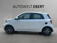 Gebraucht Smart ForFour Electric Drive Passion 60 kW (82 PS) 2021 White / white Limousine