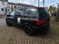 Second-hand VW Sharan 116 CP (85 kW) 2002 Negru Monovolum