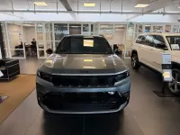 Neu Jeep Compass 145 PS (106 kW) 2026 Grau SUV