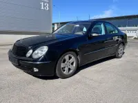 Gebraucht Mercedes E220 Avantgarde 150 PS (110 kW) 2003 Schwarz Limousine
