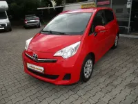 Gebraucht Toyota Verso-S Cool 99 PS (72 kW) 2014 Rot Van / Kleinbus