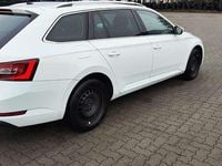 Gebraucht Skoda Superb Style 190 PS (139 kW) 2016 Weiß Kombi