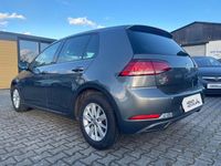 Gebraucht VW Golf VII Trendline 110 PS (80 kW) 2018 Grau Limousine
