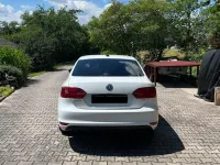 Gebraucht VW Jetta Life 122 PS (89 kW) 2014 Weiß Limousine