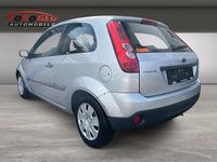 Gebraucht Ford Fiesta Ambiente 60 PS (44 kW) 2006 Silber Kleinwagen