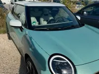 Neu Mini Cooper Favoured 135 kW (184 PS) 2025 Grün Kleinwagen