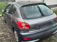 Gebraucht Peugeot 206 62 PS (45 kW) 2011 Grau Kleinwagen