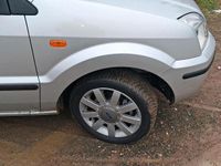 Gebraucht Ford Fiesta 105 PS (77 kW) 2003 Silber Kleinwagen