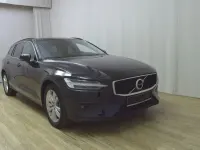 Gebraucht Volvo V60 Momentum 197 PS (144 kW) 2022 Schwarz Kombi