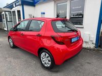 Gebraucht Toyota Yaris Basis 69 PS (50 kW) 2016 Rot Kleinwagen
