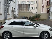 Gebraucht Mercedes A180 Style 122 PS (89 kW) 2015 Weiß Limousine