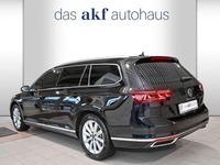 Gebraucht VW Passat Elegance 150 PS (110 kW) 2024 Deep black perleffekt Kombi
