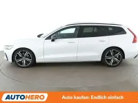 Gebraucht Volvo V60 R-Design 190 PS (139 kW) 2020 Crystal white Kombi