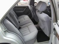 Gebraucht Mercedes E230 132 PS (97 kW) 1989 Silber Limousine