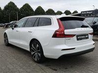 Gebraucht Volvo V60 Core 197 PS (144 kW) 2022 Weiß Kombi