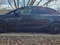 Gebraucht Opel Astra 140 PS (102 kW) 2013 Schwarz Limousine