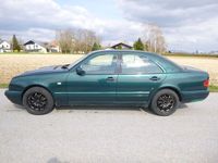 Gebraucht Mercedes E220 Classic 95 PS (69 kW) 1997 Grün Limousine