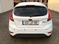 Gebraucht Ford Fiesta 60 PS (44 kW) 2010 Weiß Kleinwagen