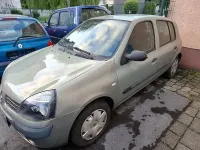 Używany Renault Clio II Authentique 58 KM (42 kW) 2003 Zielony Sedan/Limuzyna