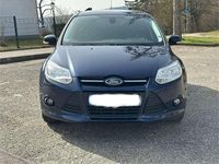 Gebraucht Ford Focus 101 PS (74 kW) 2013 Blau Kombi