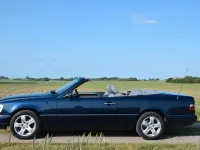Gebraucht Mercedes E220 150 PS (110 kW) 1995 Blau Cabrio