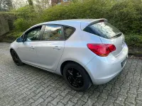 Gebraucht Opel Astra 105 PS (77 kW) 2010 Silber Limousine