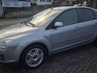 Gebraucht Ford Focus Ghia 116 PS (85 kW) 2005 Grau Limousine