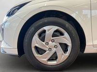 Gebraucht Hyundai i20 Select 90 PS (66 kW) 2024 Atlas white (weiß) Kleinwagen