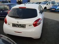 Gebraucht Peugeot 208 Style 92 PS (67 kW) 2013 Weiß Kleinwagen