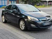 Gebraucht Opel Astra 125 PS (91 kW) 2012 Schwarz Limousine