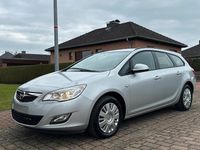 Gebraucht Opel Astra 101 PS (74 kW) 2011 Silber Kombi