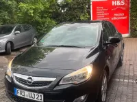Używany Opel Astra 110 KM (80 kW) 2012 Czarny Hatchback