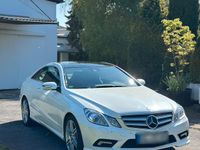 Używany Mercedes E500 383 KM (281 kW) 2009 Biały Coupe