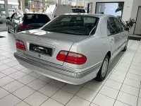 Gebraucht Mercedes E240 Elegance 170 PS (125 kW) 2001 Grau Limousine