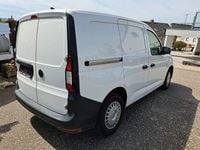 Second-hand VW Caddy 102 CP (75 kW) 2022 Alb Monovolum