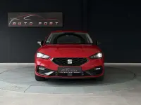 Używany Seat Leon FR 204 KM (150 kW) 2022 Czerwony Sedan/Limuzyna