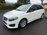 Gebraucht Mercedes B180 122 PS (89 kW) 2017 Calcitweiss/zirrusweiss Van / Kleinbus