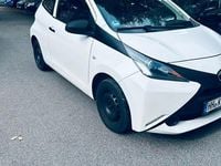 Gebraucht Toyota Aygo Edition-S 69 PS (50 kW) 2017 Weiß Kleinwagen