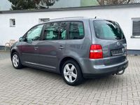 gebraucht VW Touran Highline 2,0TDI DSG+Navi*Leder*Xenon*AHK