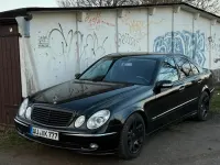 Używany Mercedes E320 224 KM (164 kW) 2005 Czarny Sedan/Limuzyna
