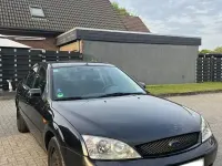 Second-hand Ford Mondeo Ambiente 145 CP (106 kW) 2001 Negru Berlinǎ