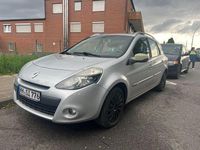 Gebraucht Renault Clio II Dynamique 101 PS (74 kW) 2010 Silber Limousine