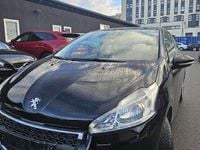 Gebraucht Peugeot 208 Active 95 PS (69 kW) 2014 Kleinwagen