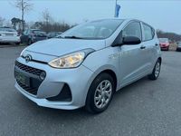 Gebraucht Hyundai i10 Classic 67 PS (49 kW) 2017 Sleek silver / met Kleinwagen